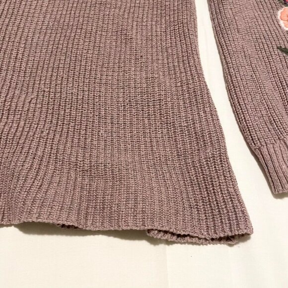 American Eagle Floral Embroidered V Neck Sweater Womens Size Medium - Picture 7 of 16